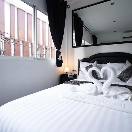 Thonglor Suites Hotel バンコク都 エクステリア 写真