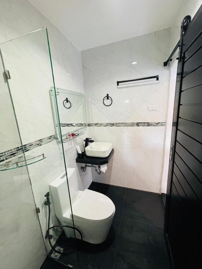 Thonglor Suites Hotel バンコク都 エクステリア 写真