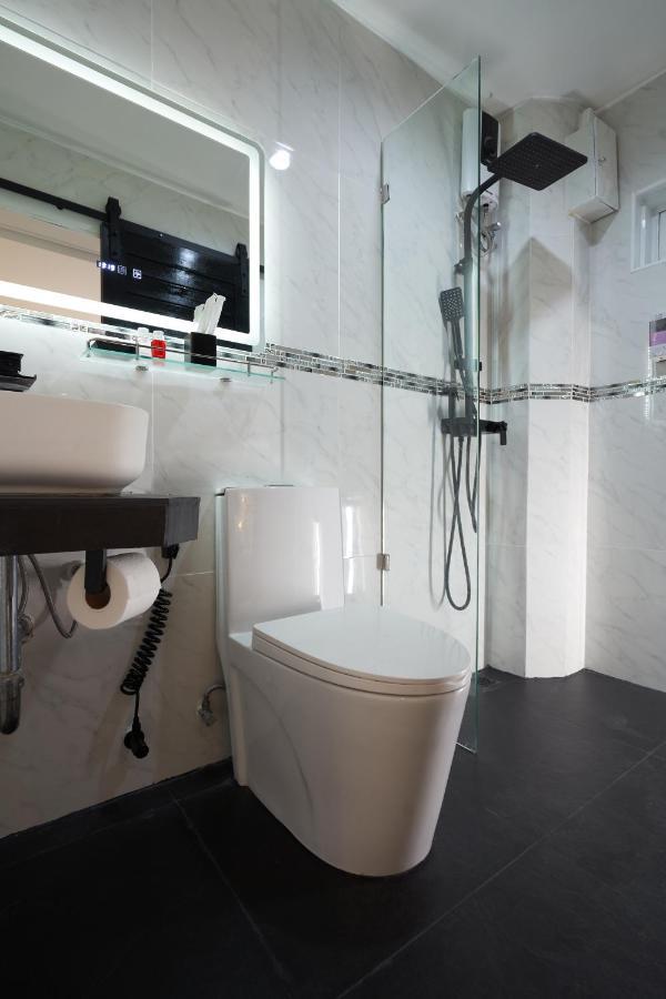 Thonglor Suites Hotel バンコク都 エクステリア 写真