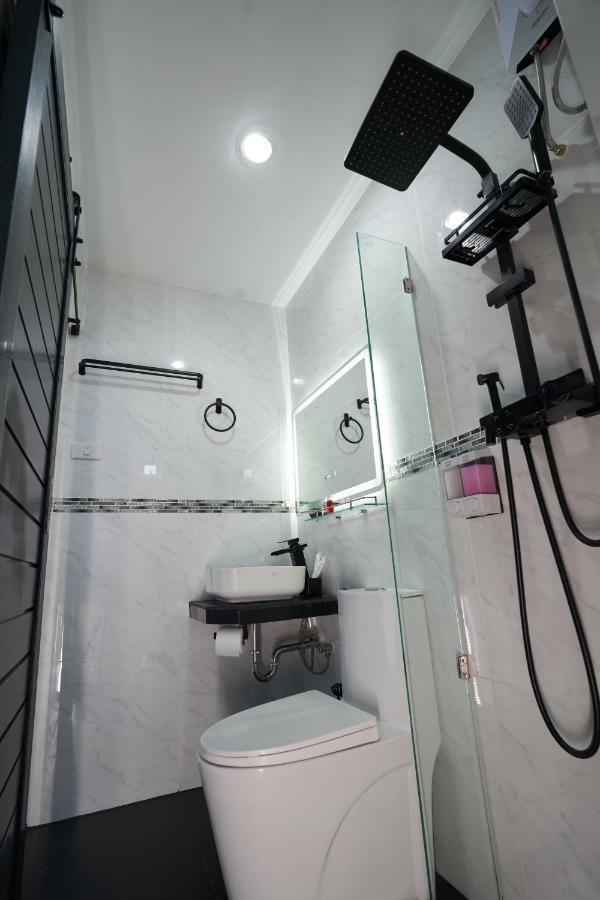 Thonglor Suites Hotel バンコク都 エクステリア 写真