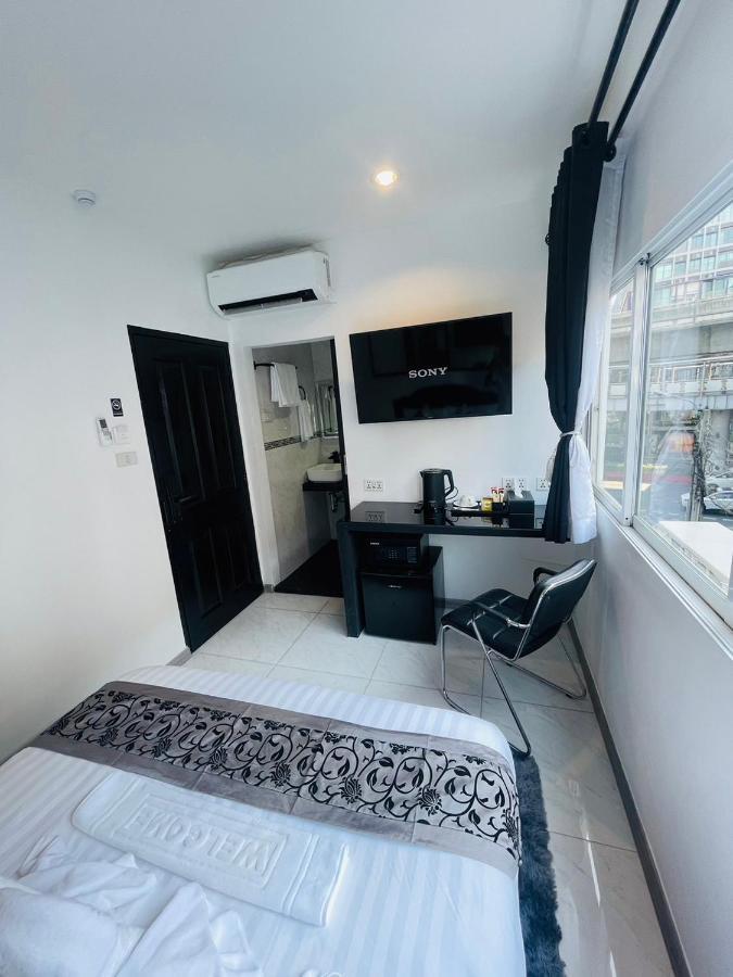 Thonglor Suites Hotel バンコク都 エクステリア 写真