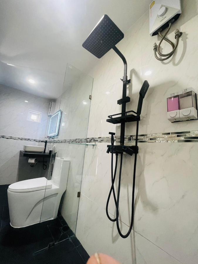 Thonglor Suites Hotel バンコク都 エクステリア 写真