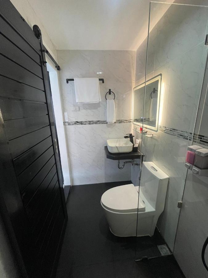Thonglor Suites Hotel バンコク都 エクステリア 写真