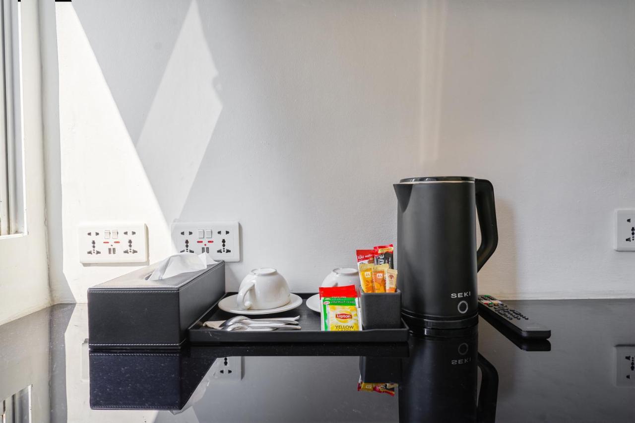 Thonglor Suites Hotel バンコク都 エクステリア 写真
