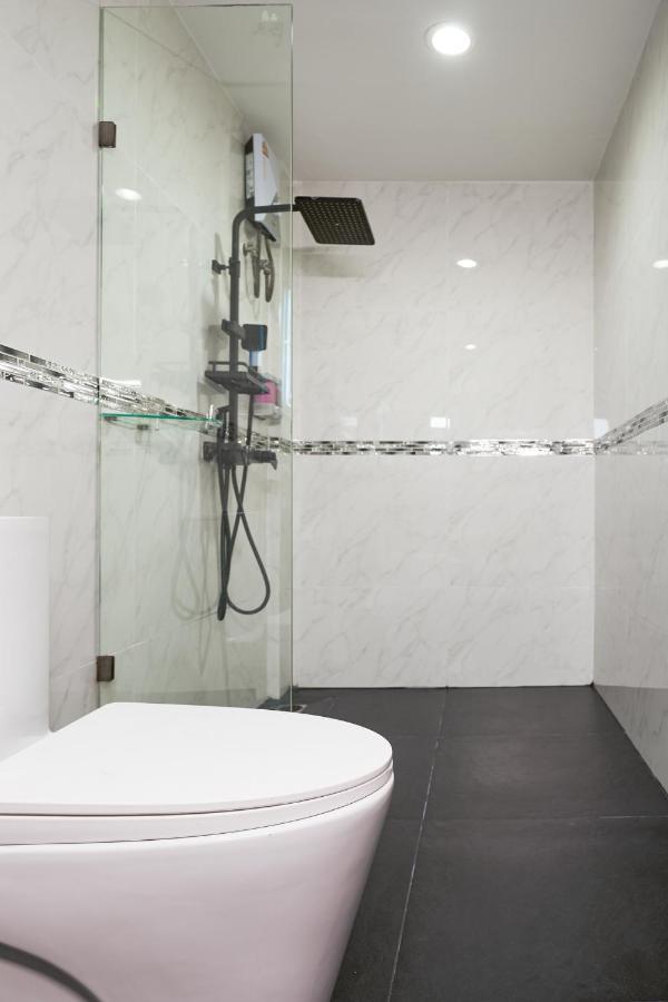 Thonglor Suites Hotel バンコク都 エクステリア 写真